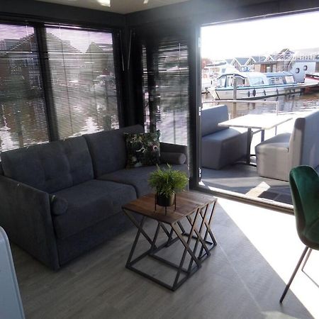 Modern Houseboat With Air Conditioning Located In Marina Uitgeest 外观 照片