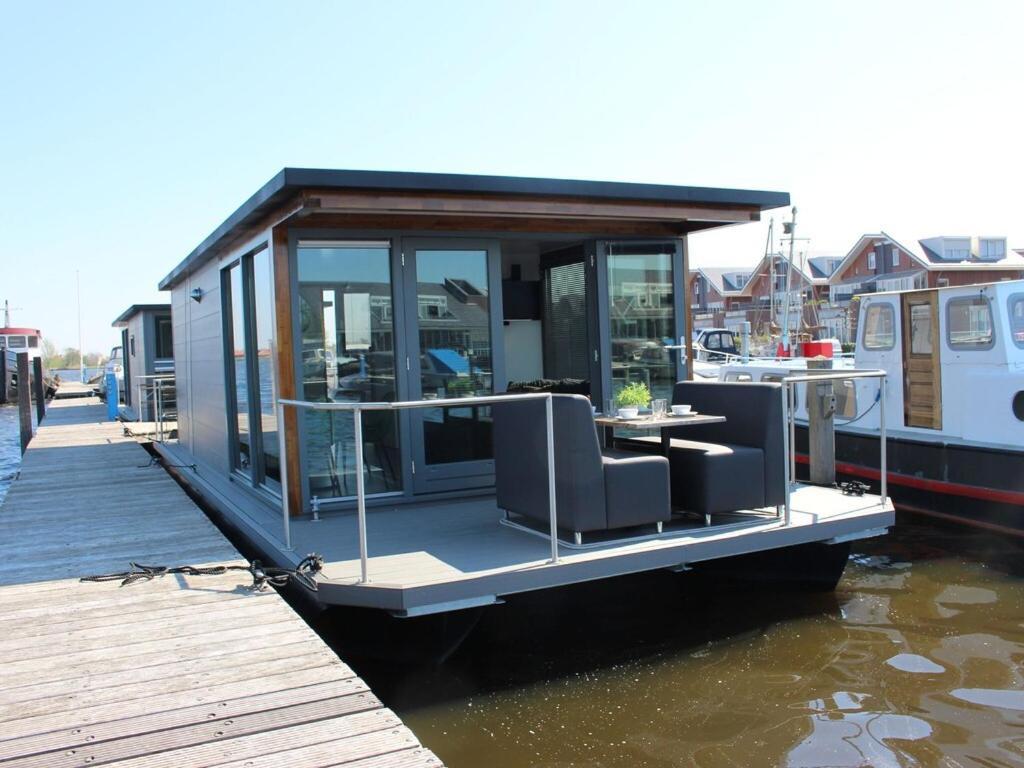 Modern Houseboat With Air Conditioning Located In Marina Uitgeest 外观 照片