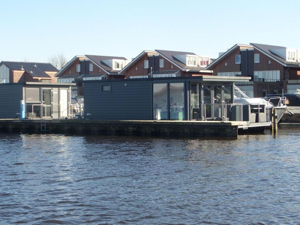Modern Houseboat With Air Conditioning Located In Marina Uitgeest 外观 照片