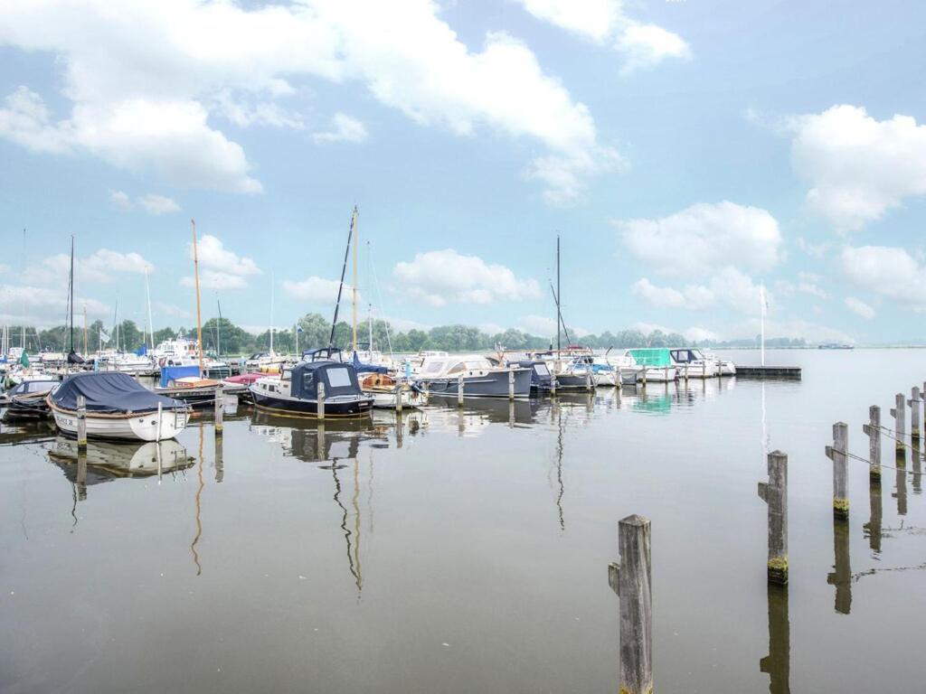 Modern Houseboat With Air Conditioning Located In Marina Uitgeest 外观 照片