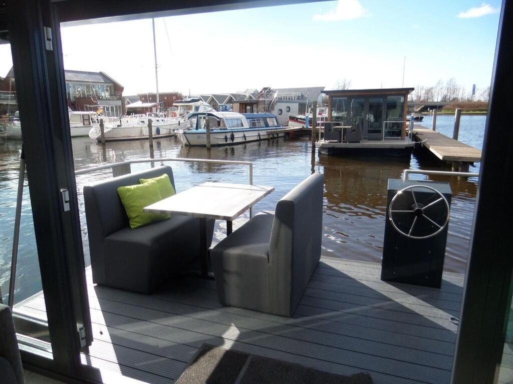 Modern Houseboat With Air Conditioning Located In Marina Uitgeest 外观 照片