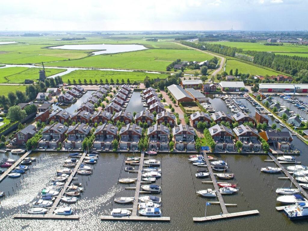 Modern Houseboat With Air Conditioning Located In Marina Uitgeest 外观 照片